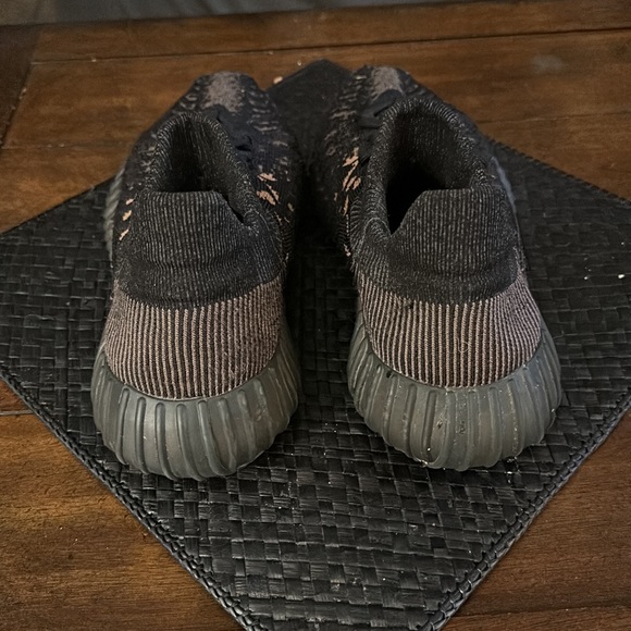 Size 10 adidas Yeezy Boost 350 V2 Slate Carbon 2022 main image 5